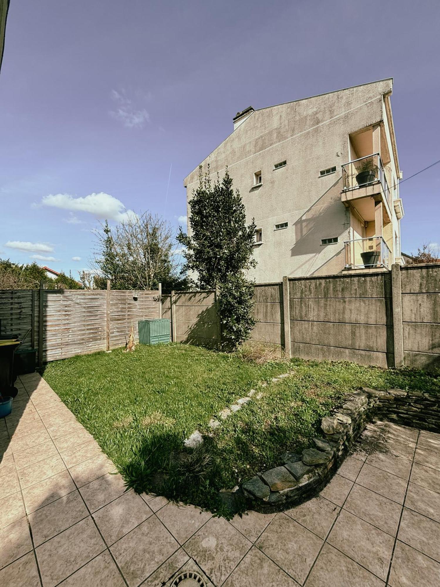 Duplex Avec Jardin - Proche Paris - Disneyland - Rer - Noisy-le-Grand Esterno foto